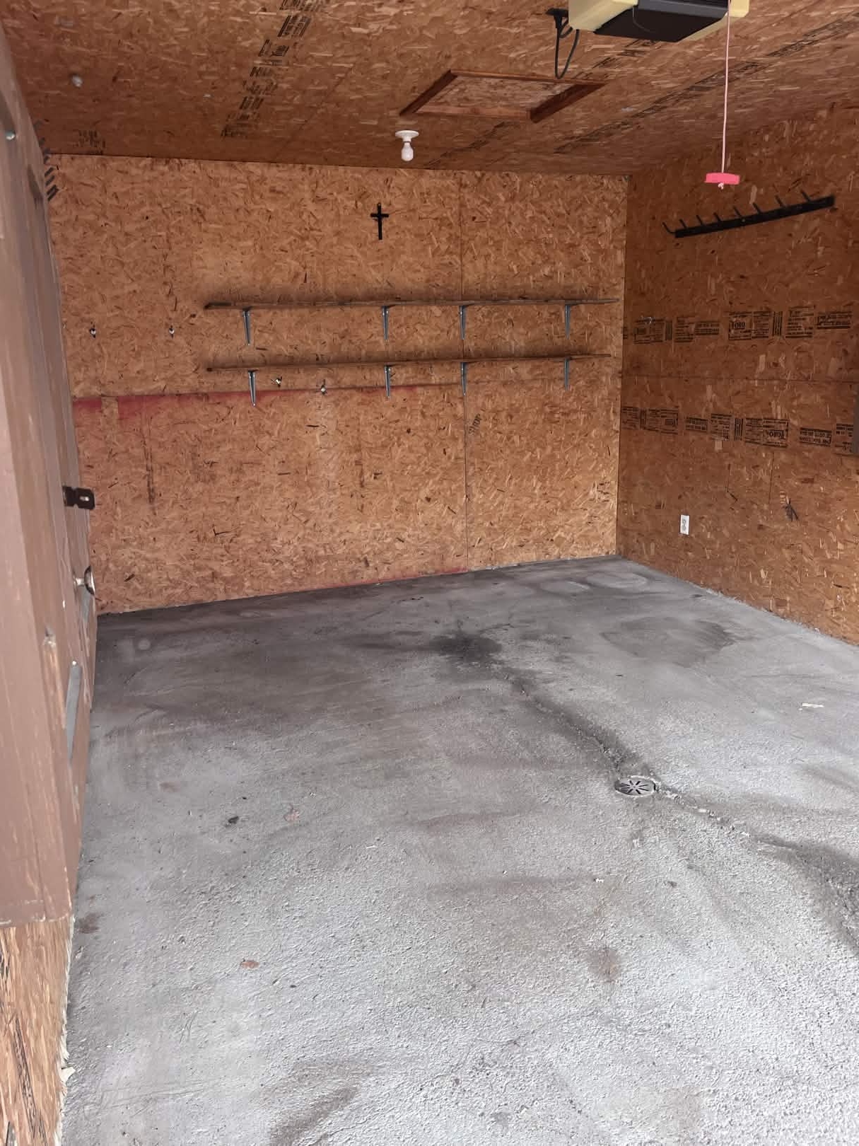 Vidage de garage — Service professionnel Rive-Sud Garage vidé et nettoyé par notre équipe sur la Rive-Sud — Ramasse Vite