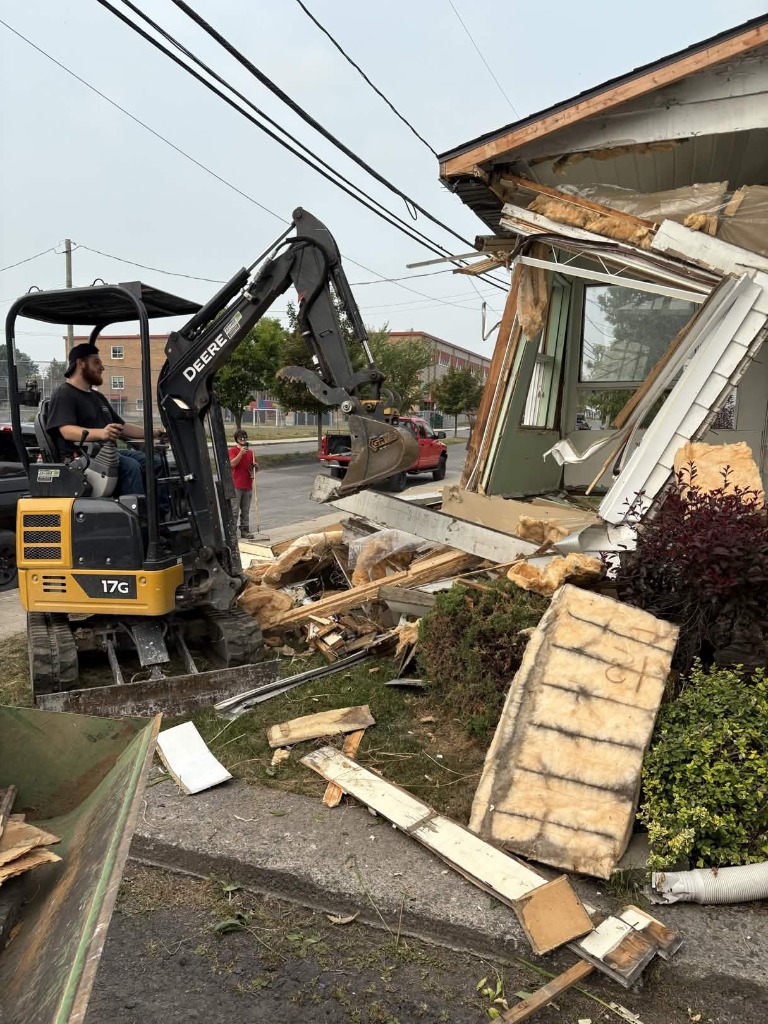 Nettoyage après démolition — Rive-Sud Ramassage après démolition et travaux — Ramasse Vite Rive-Sud